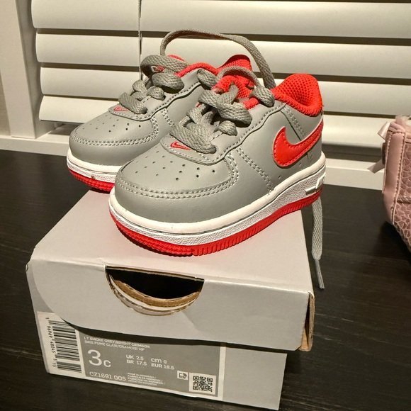 Baby Toddler Nike Shoe Pallet - Image 5