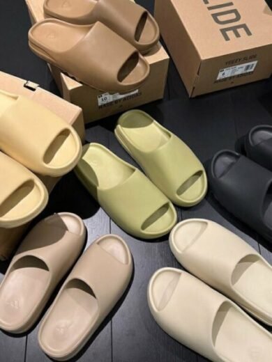 Buy Yeezy Slides Pallets – Bulk Lot of Authentic Yeezy Slides with Free U.S. Shipping