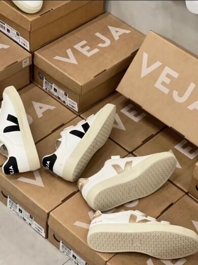 Buy Veja Shoes Pallets – Bulk Lot of Authentic, Eco-Friendly Veja Footwear with Free U.S. Shipping