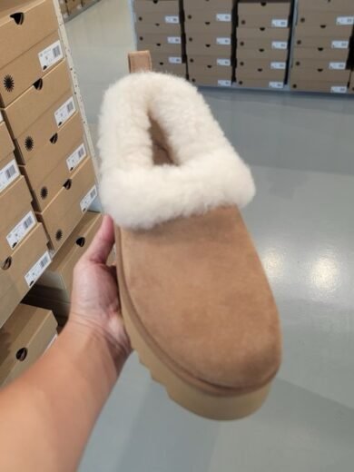 Buy UGG Shoes Pallet – Bulk Lot of Authentic UGG Footwear with Free U.S. Shipping
